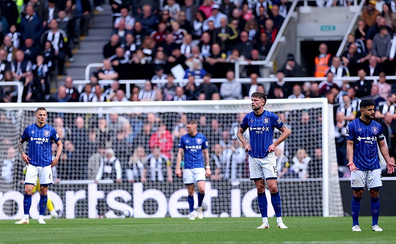 利物浦主场惨负莱斯特城，英超冠军悬念增加的简单介绍