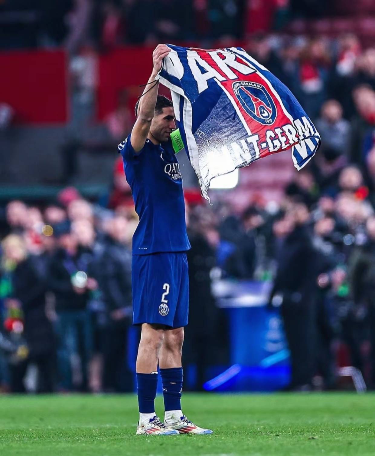 梅西创造奇迹，巴黎逆转晋级欧冠四强