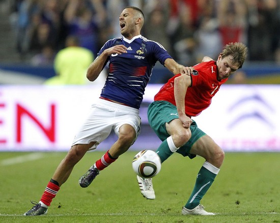 开云官网-关于足球强手如林，内战激烈对抗瞬间爆发的信息