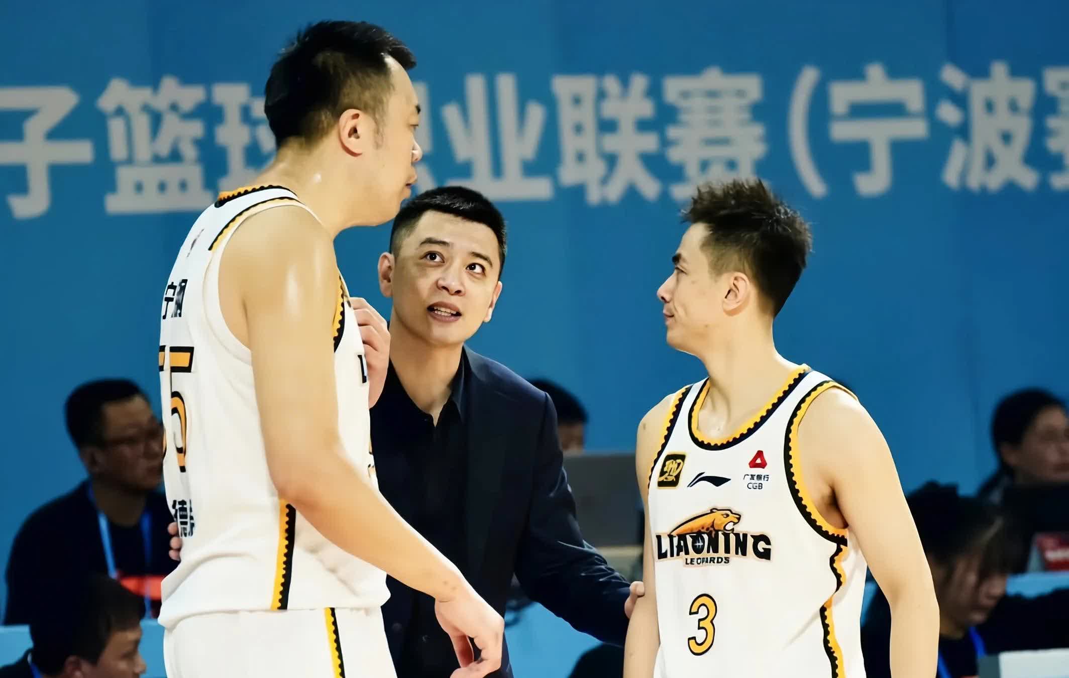 外援组合额外发挥,成为球队攻守核心 外援组合额外发挥,成为球队攻守核心