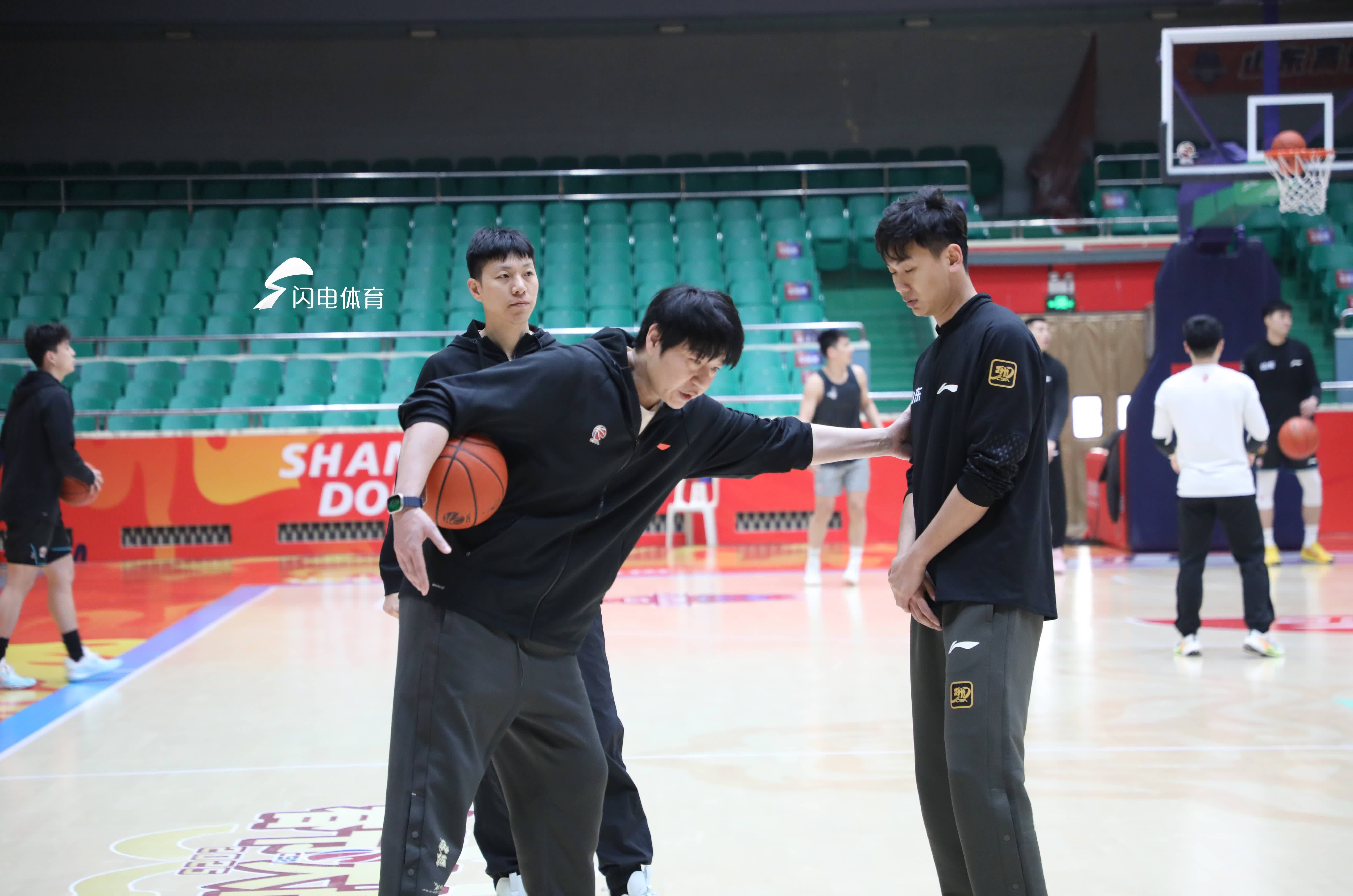 山东男篮全队统一发力,势不可挡的简单介绍 山东男篮全队统一发力,势不可挡的简单介绍