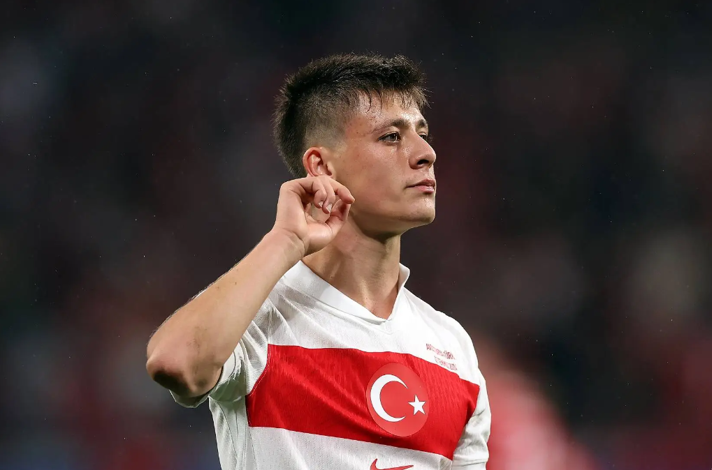 开云体育平台APP-包含拜仁慕尼黑购入法国天才中场，豪门加强中场实力的词条