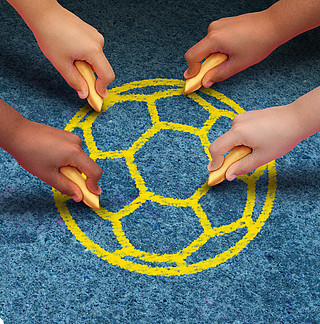 足球运动的魅力在于团队合作和个人技术的结合的简单介绍 足球运动的魅力在于团队合作和个人技术的结合的简单介绍