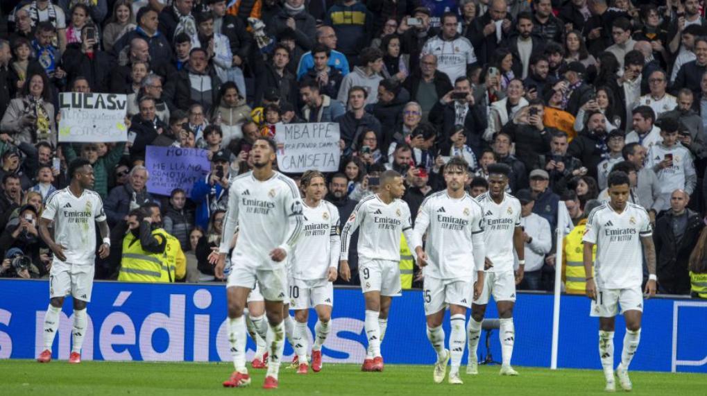 开云平台-热刺主场失利，球队状态持续低迷