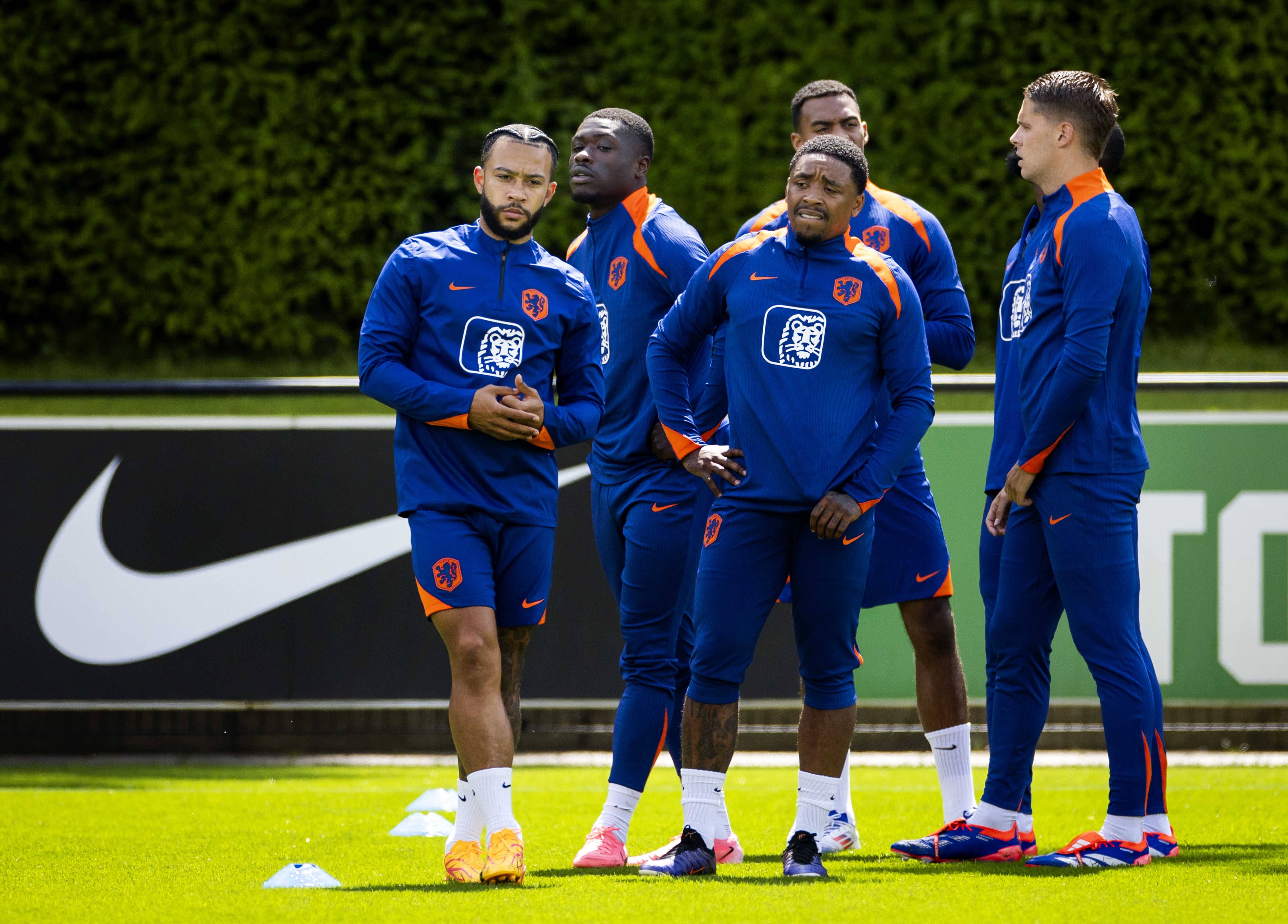 包含荷兰联赛球员在国际比赛中造杀伐的词条 包含荷兰联赛球员在国际比赛中造杀伐的词条