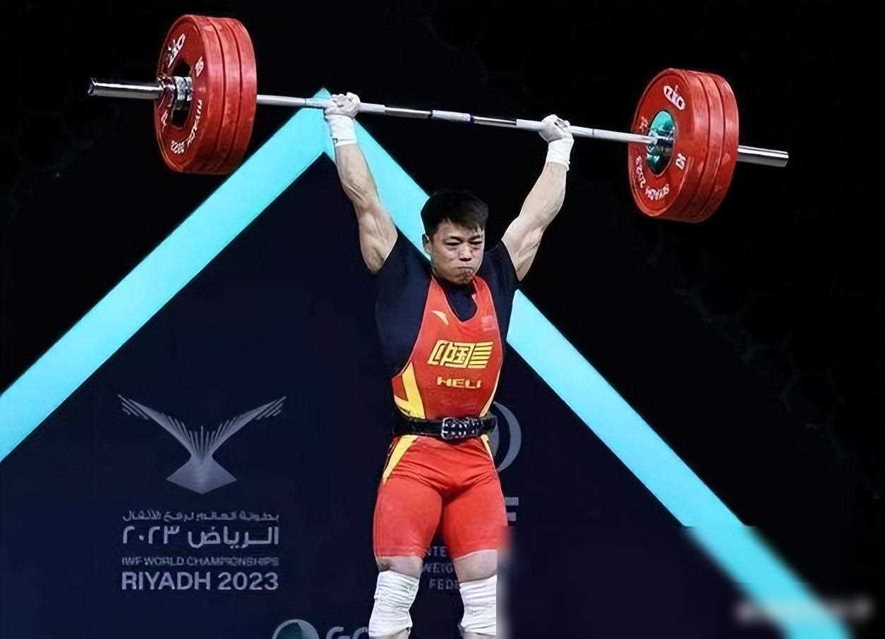 开云体育下载-举重名将王明远力挺青年选手