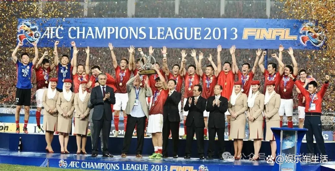 足球赛事现场座位争议事件引发球员纷纷退赛