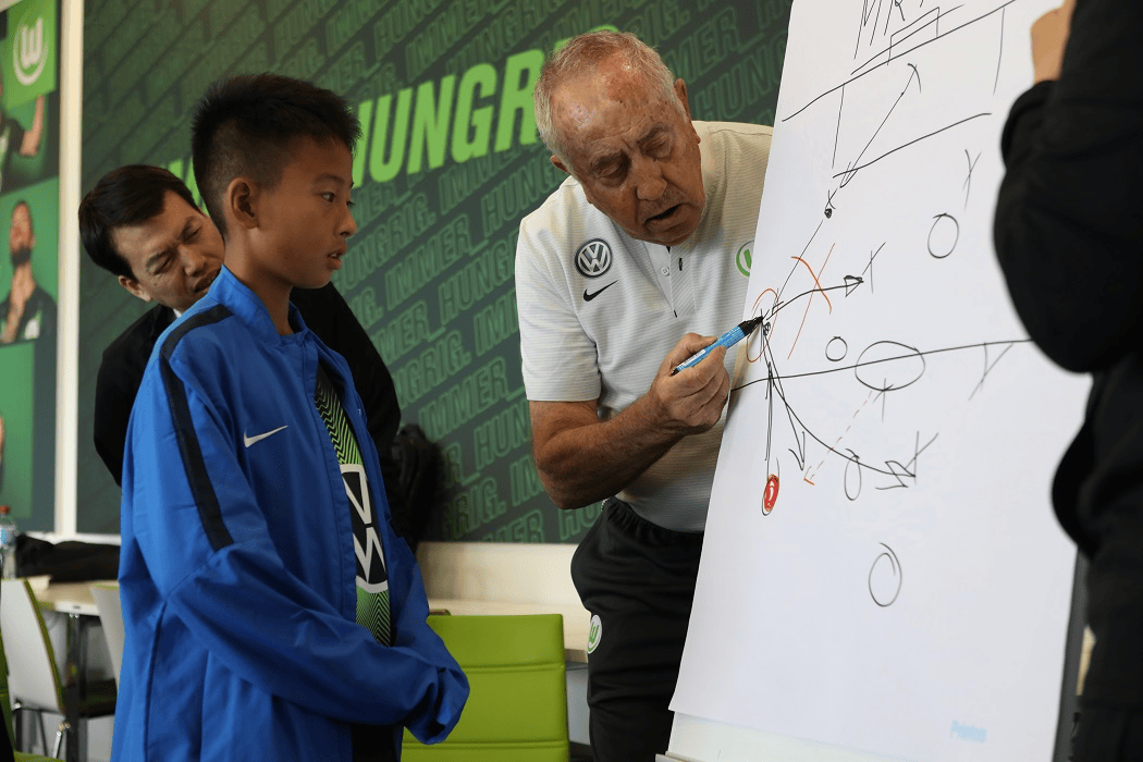 包含沃尔夫斯堡主教练发布赛前动员的词条 包含沃尔夫斯堡主教练发布赛前动员的词条