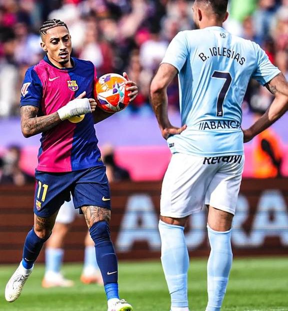 包含圣埃蒂安重获胜利暂时领先积分榜的词条