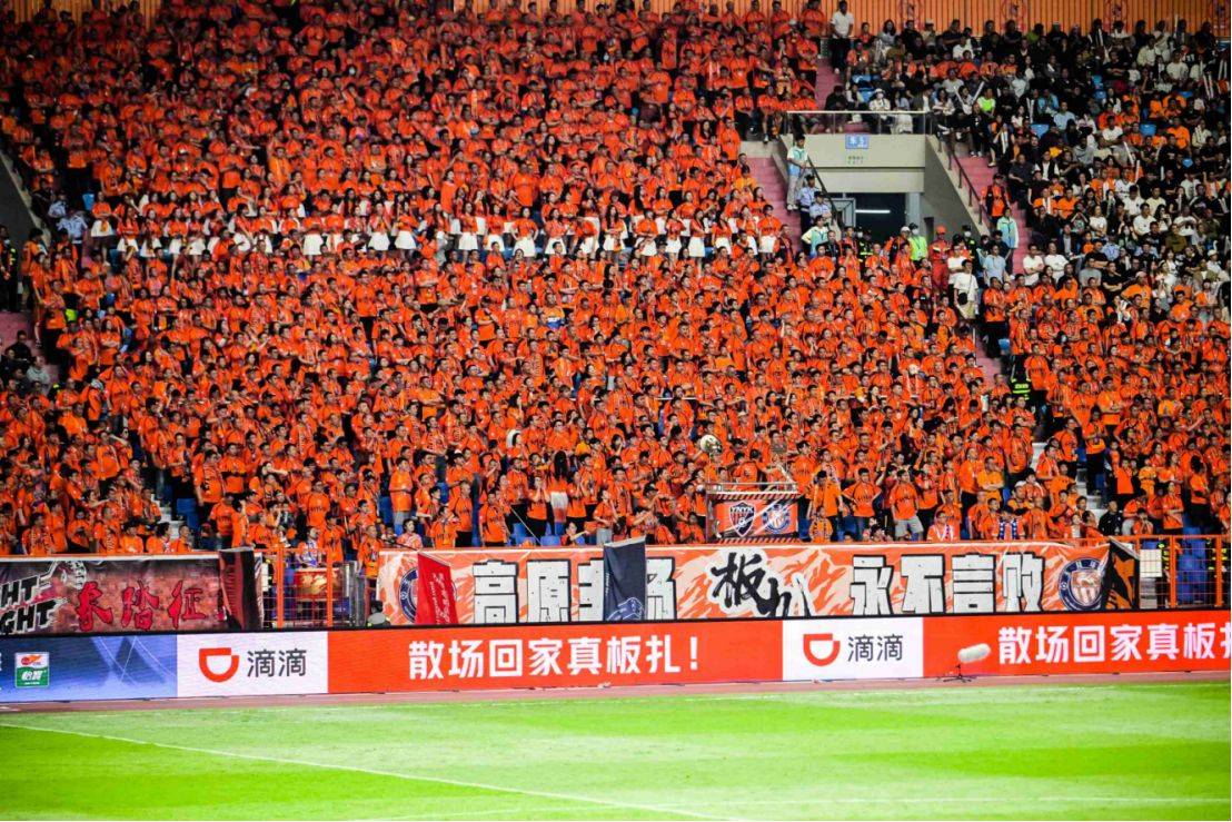 抢眼比赛引爆全场热情，球迷热情高涨