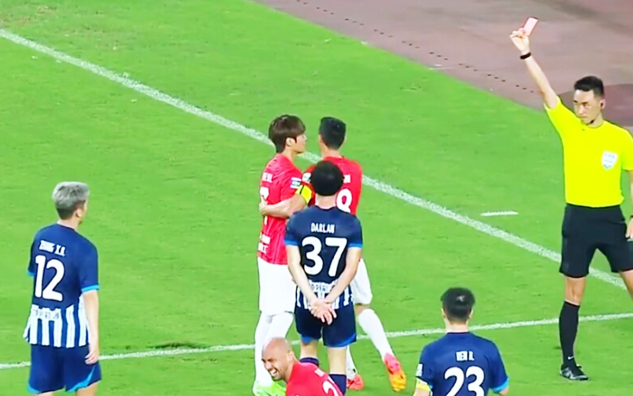 去山东踢球，韦世豪尽占便宜的简单介绍