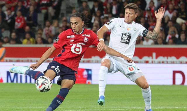 里尔球员表现出色，在比赛中展现技术优势的简单介绍