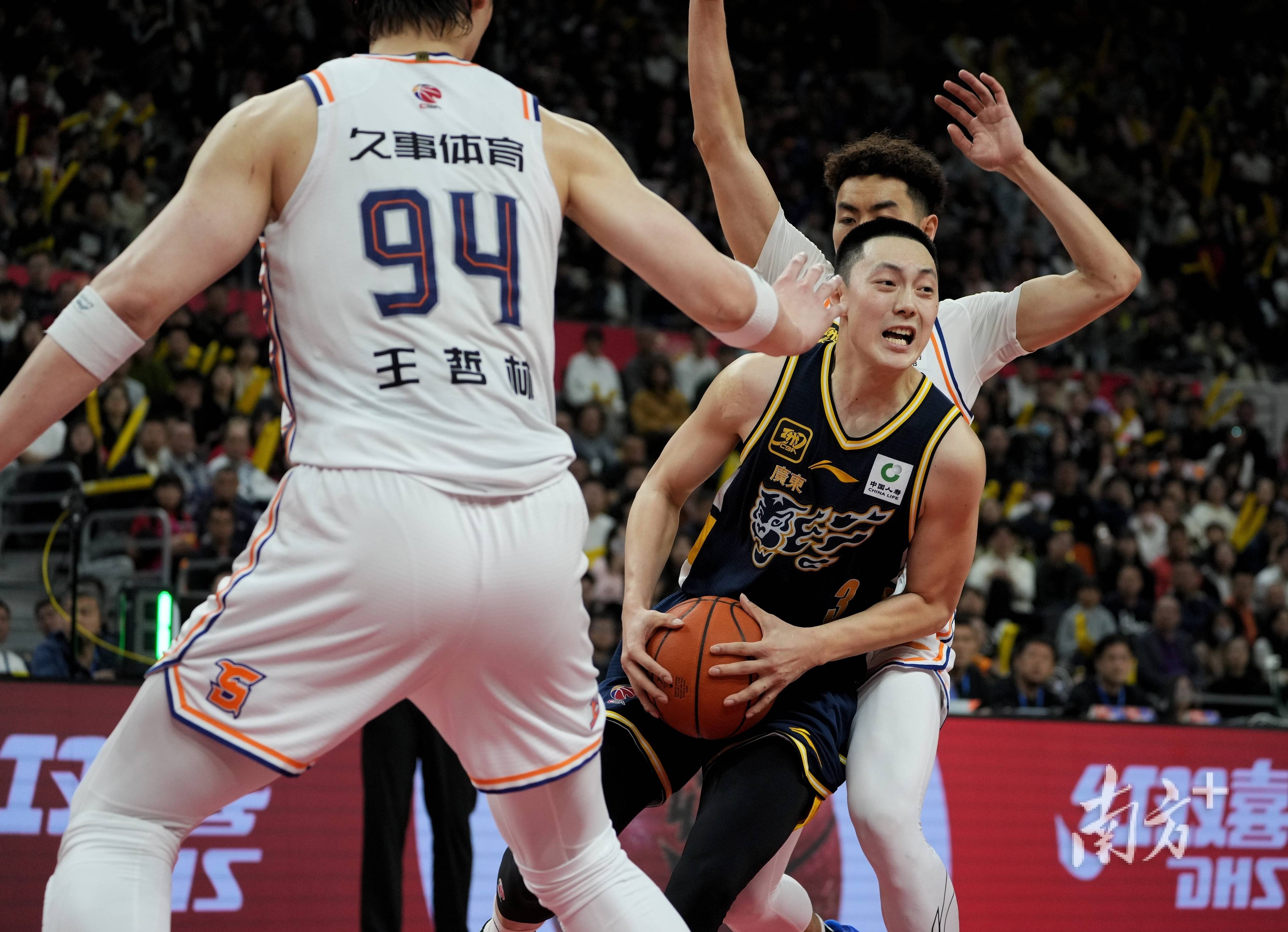 开云体育官方网站-上海大鲨鱼迎战福建围泽队下轮竞争激烈