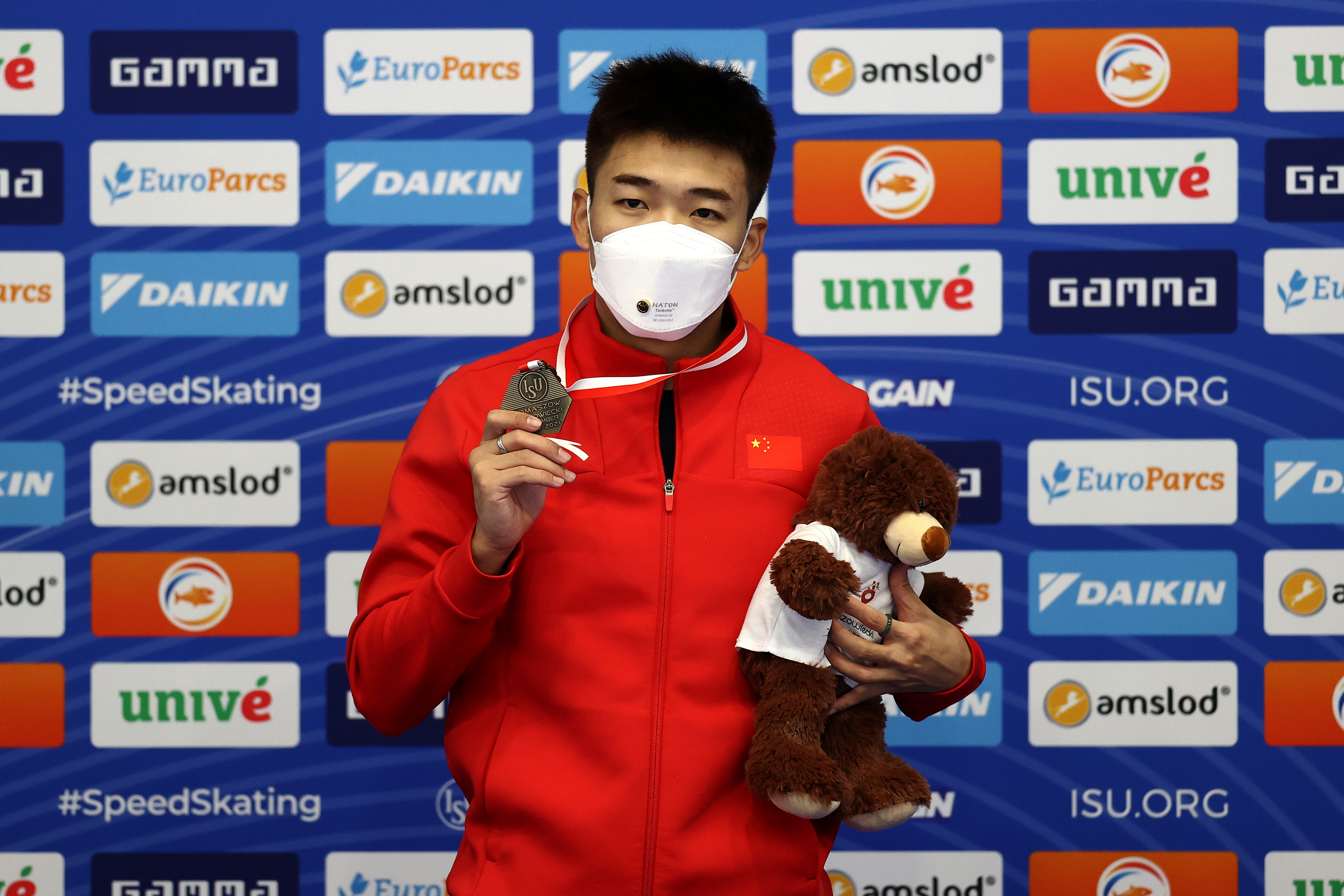 开云体育官网-波兰田径选手表现神勇，夺得冠军