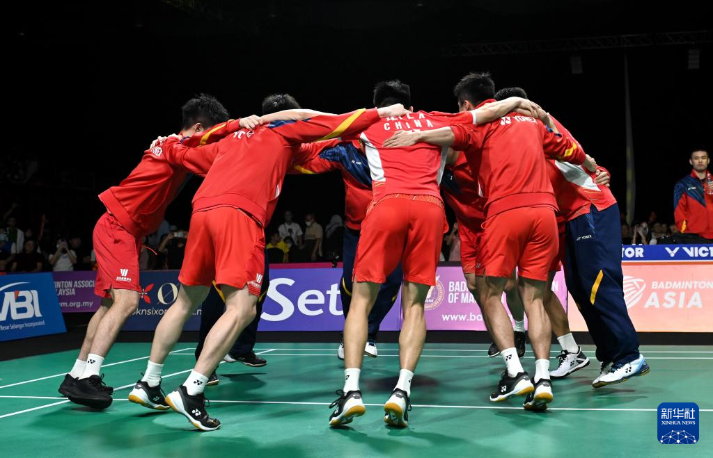 亚洲公开赛冠军产生，新晋冠军队庆祝夺冠