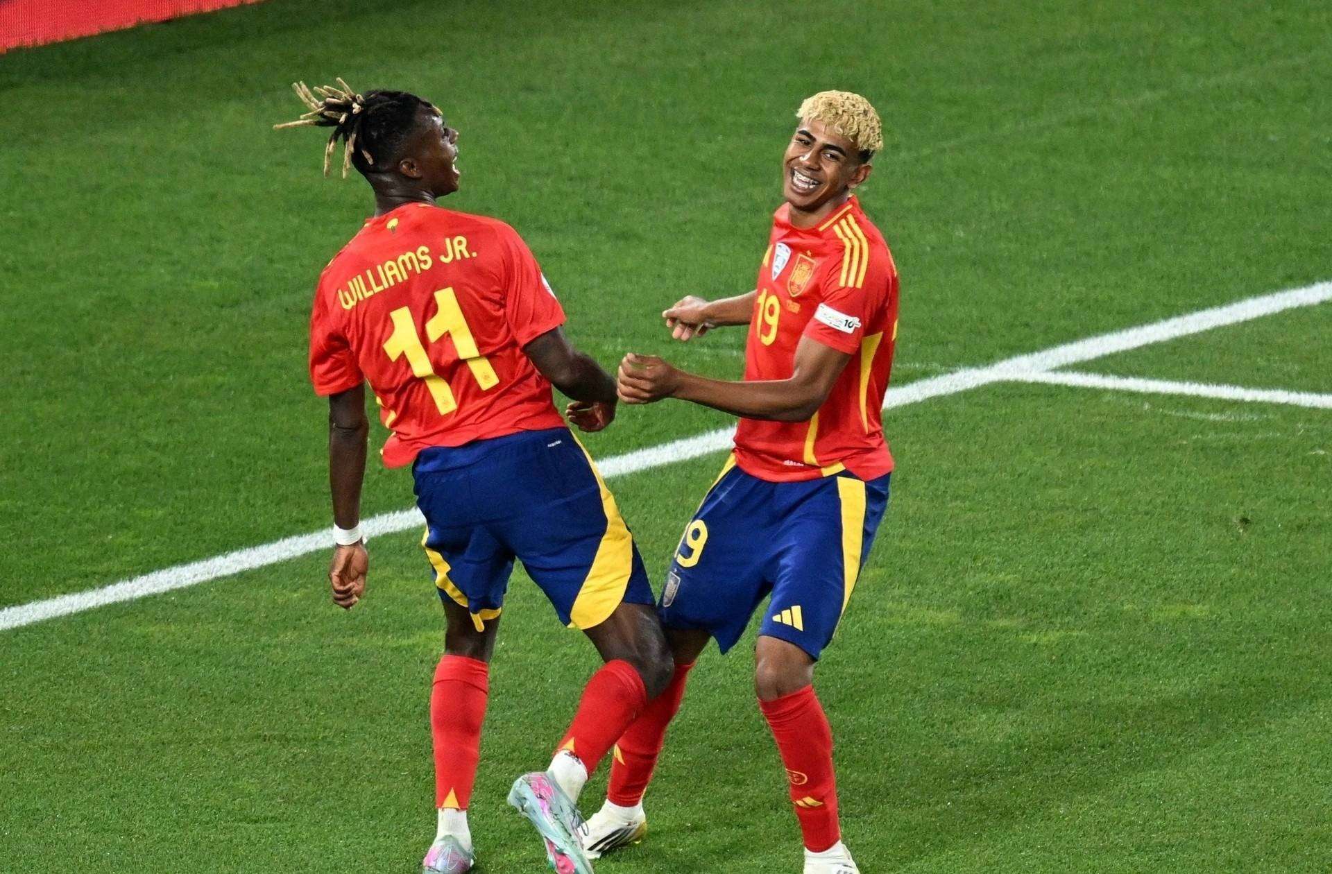 关于西班牙队挑战马耳他，争夺晋级机会的信息