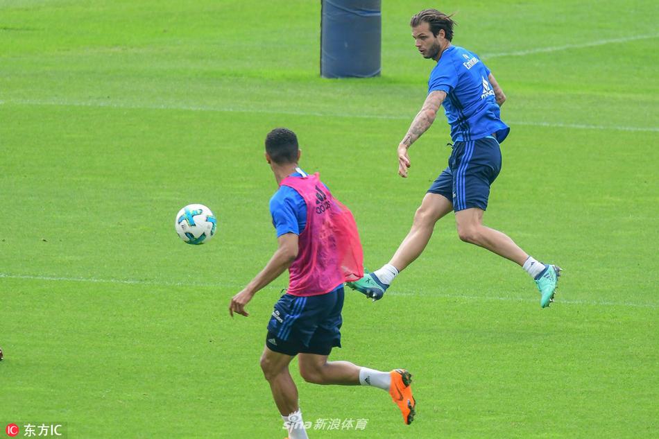 开云体育在线-汉堡遭遇客场失利，保级形势悬殊