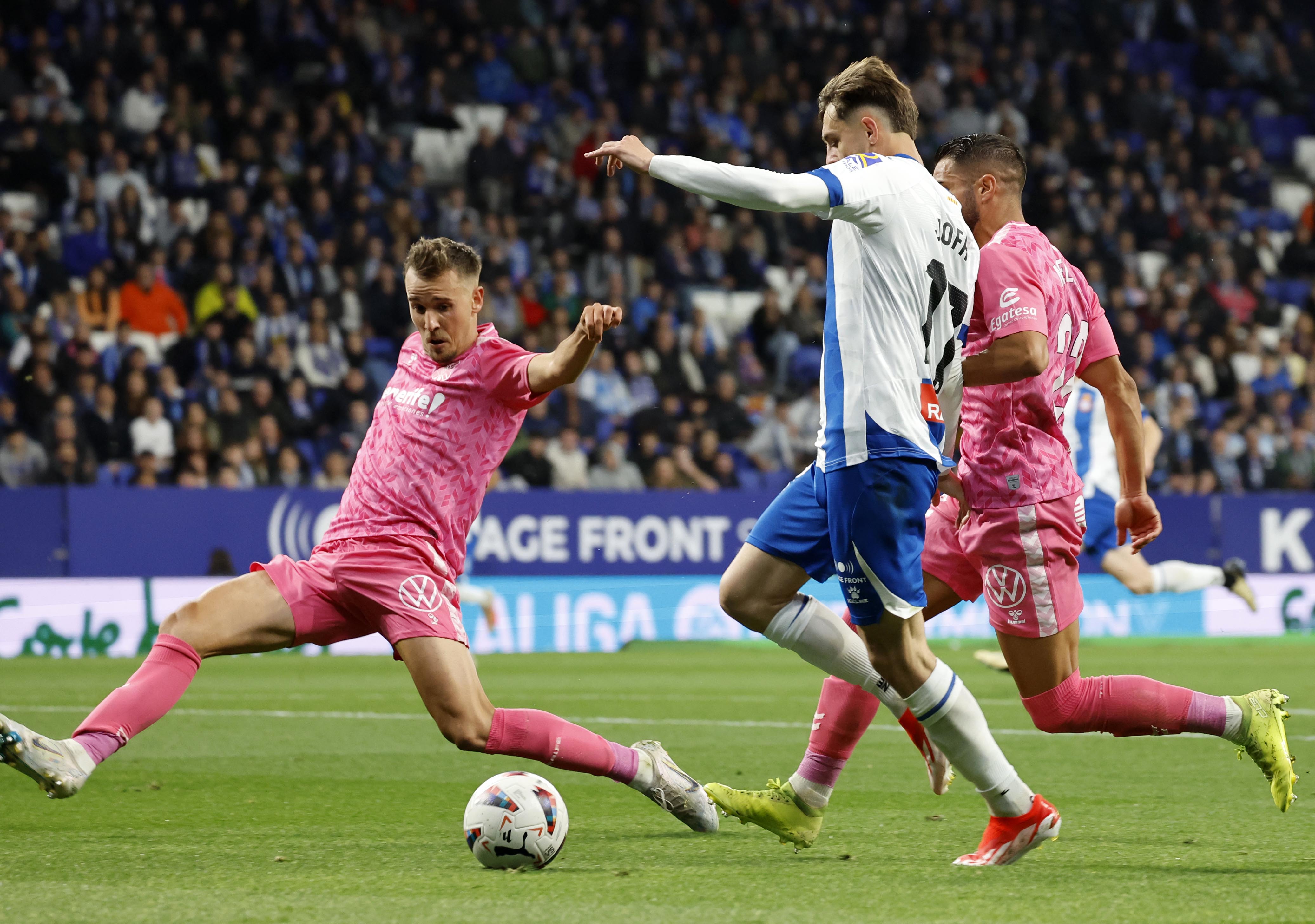 西班牙人防守失误,遭遇主场失利 西班牙人防守失误,遭遇主场失利