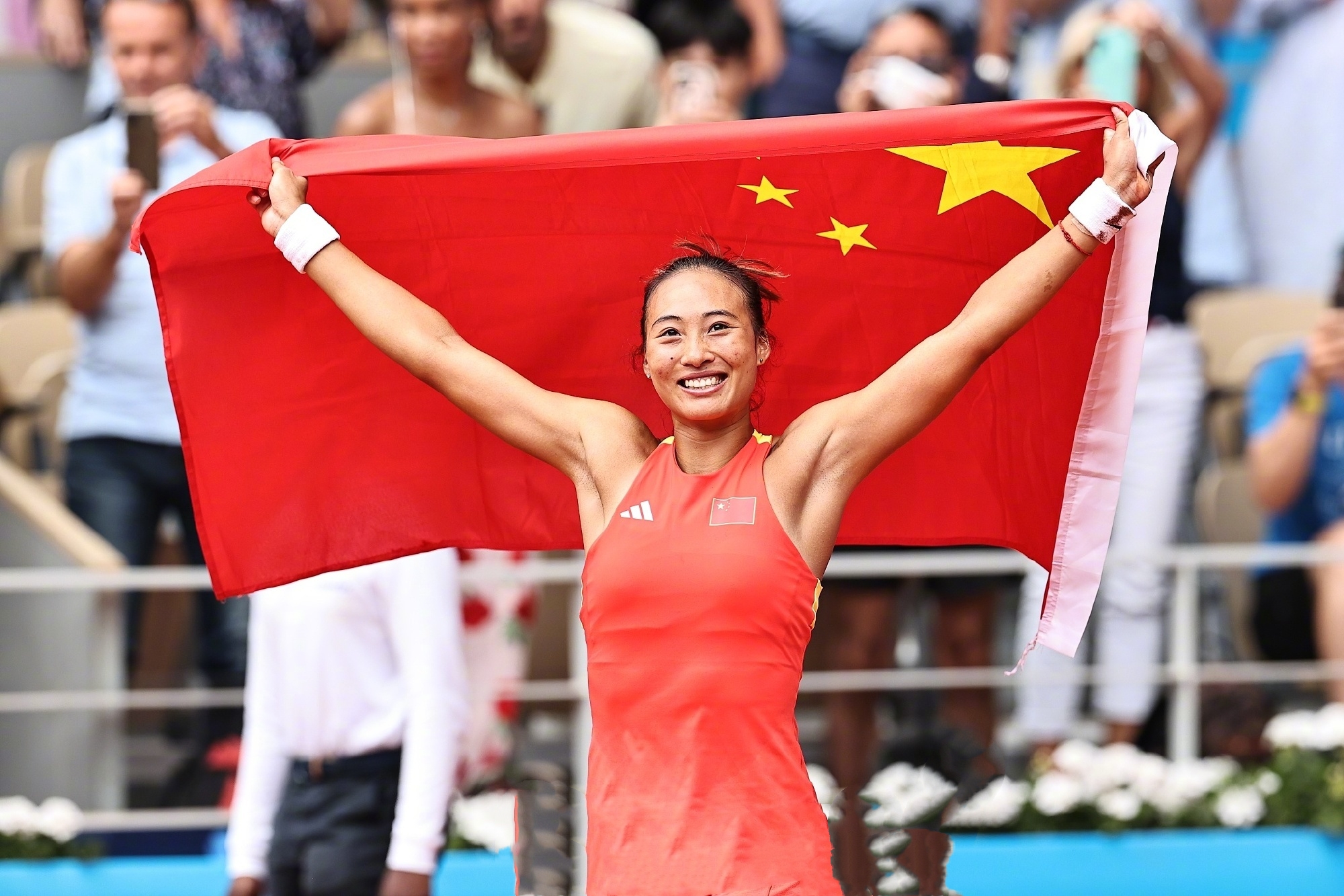 开云APP-冠军之路：女足选手勇往直前