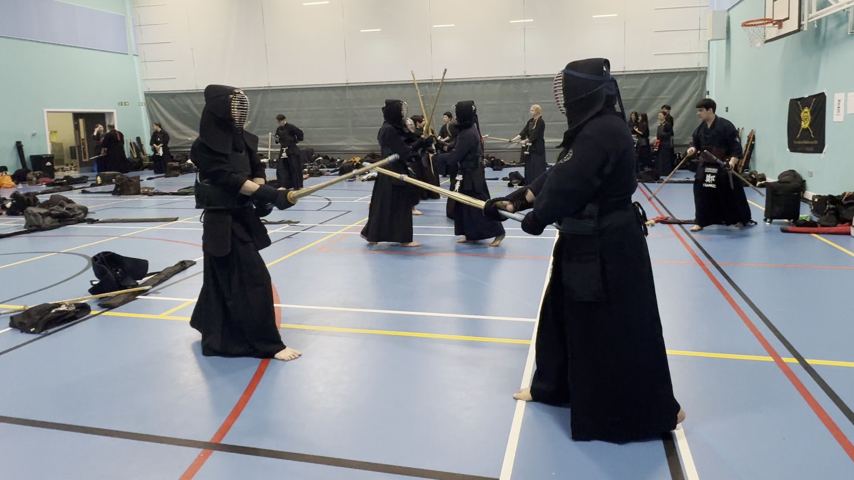 开云体育在线-英国击剑选手技压群雄，胜出夺得冠军