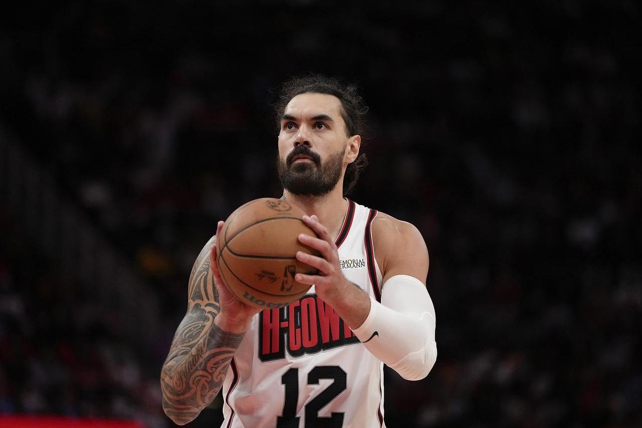 开云体育在线-老鹰主帅或将调整首发阵容，解决困局