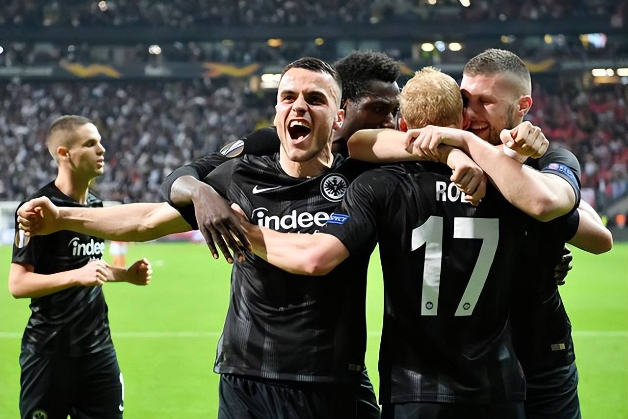 开云体育登录-法兰克福足球俱乐部迈进胜利