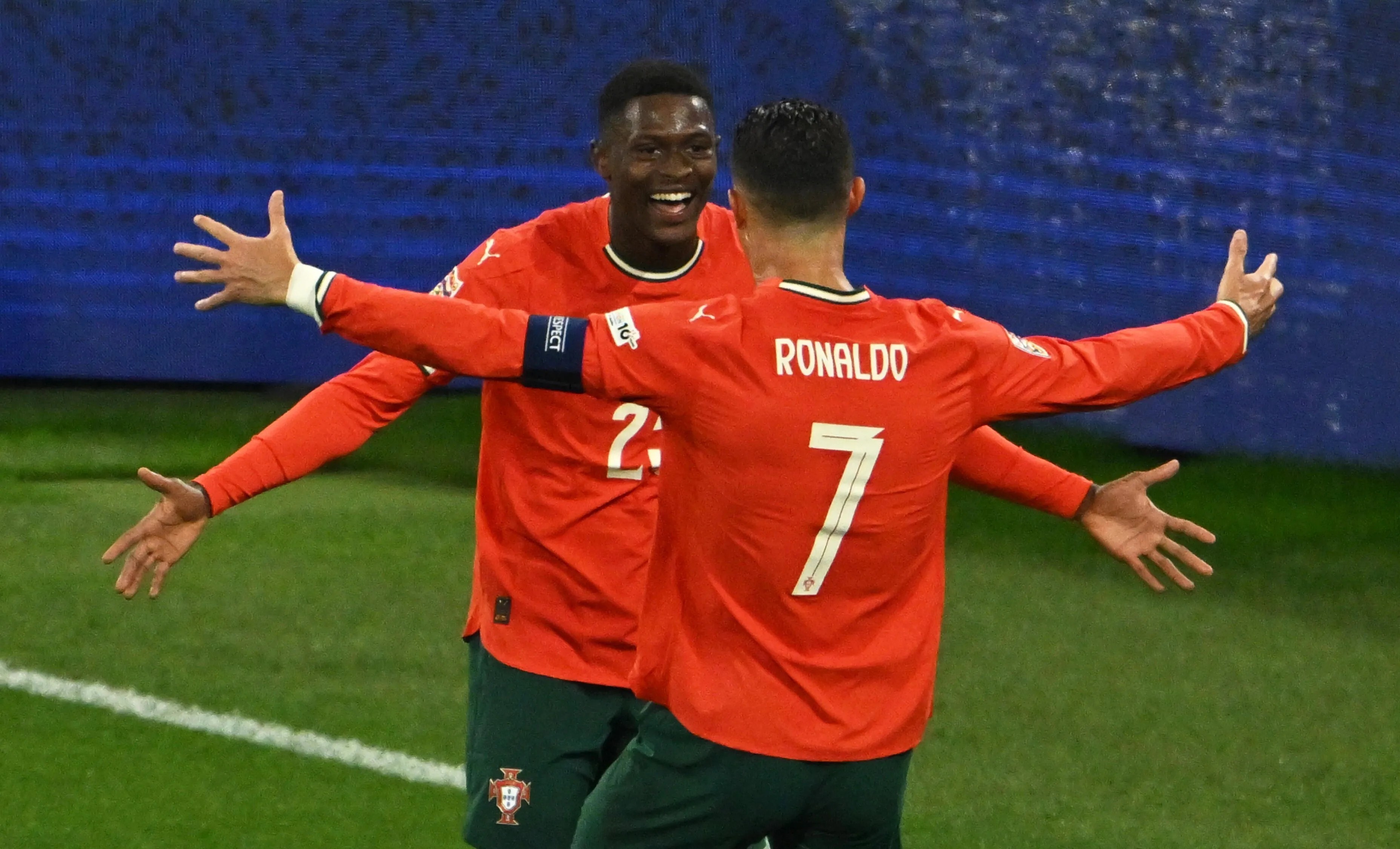 开云APP-包含欧预赛球员表现抢眼，出色表现获得赞誉的词条