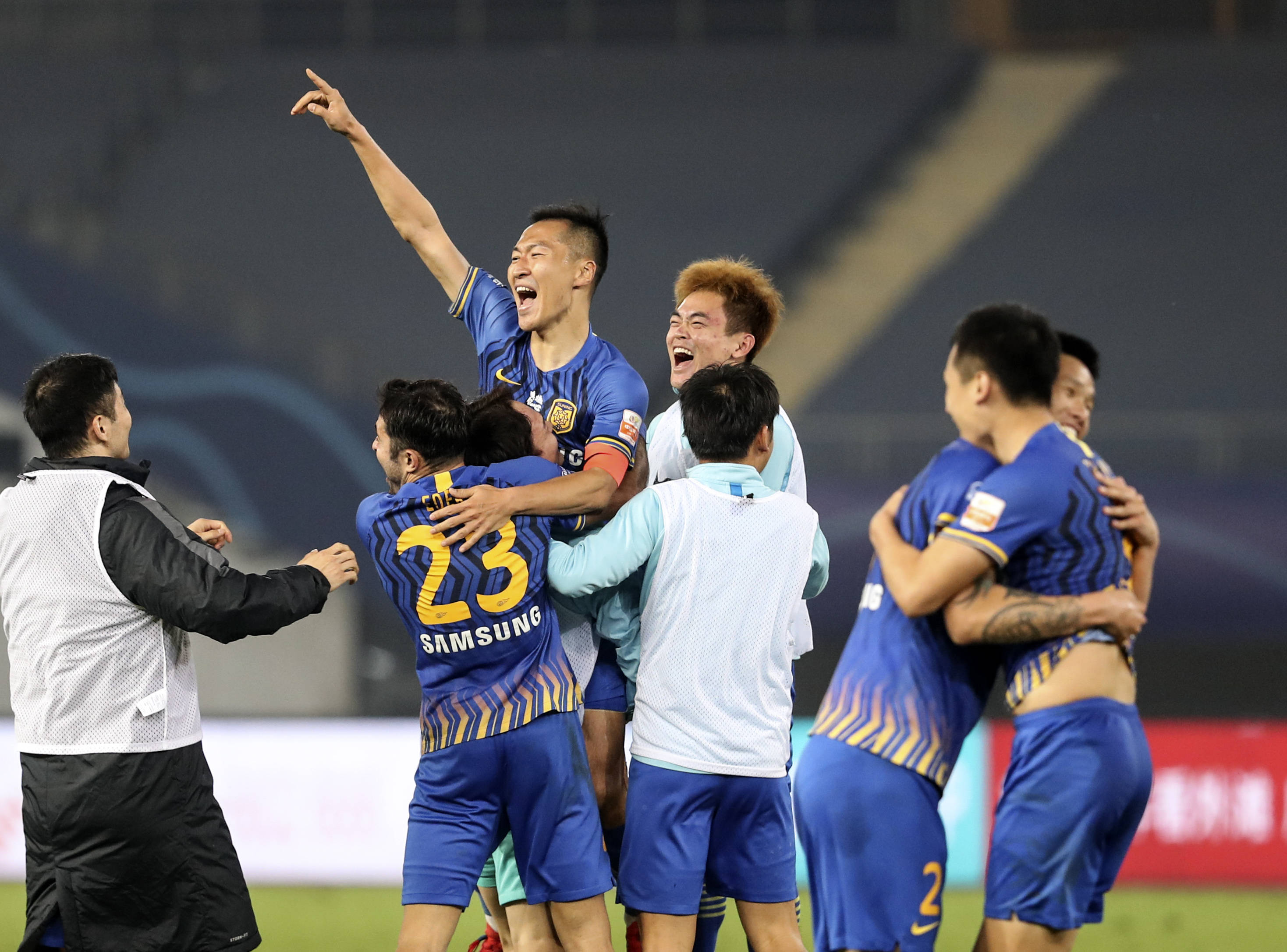 苏宁客场逼平恒大，手握一线希望