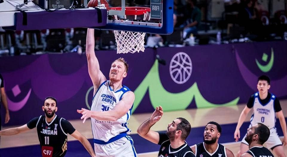 开云APP-沙尔克04客场逆袭，取得关键胜利