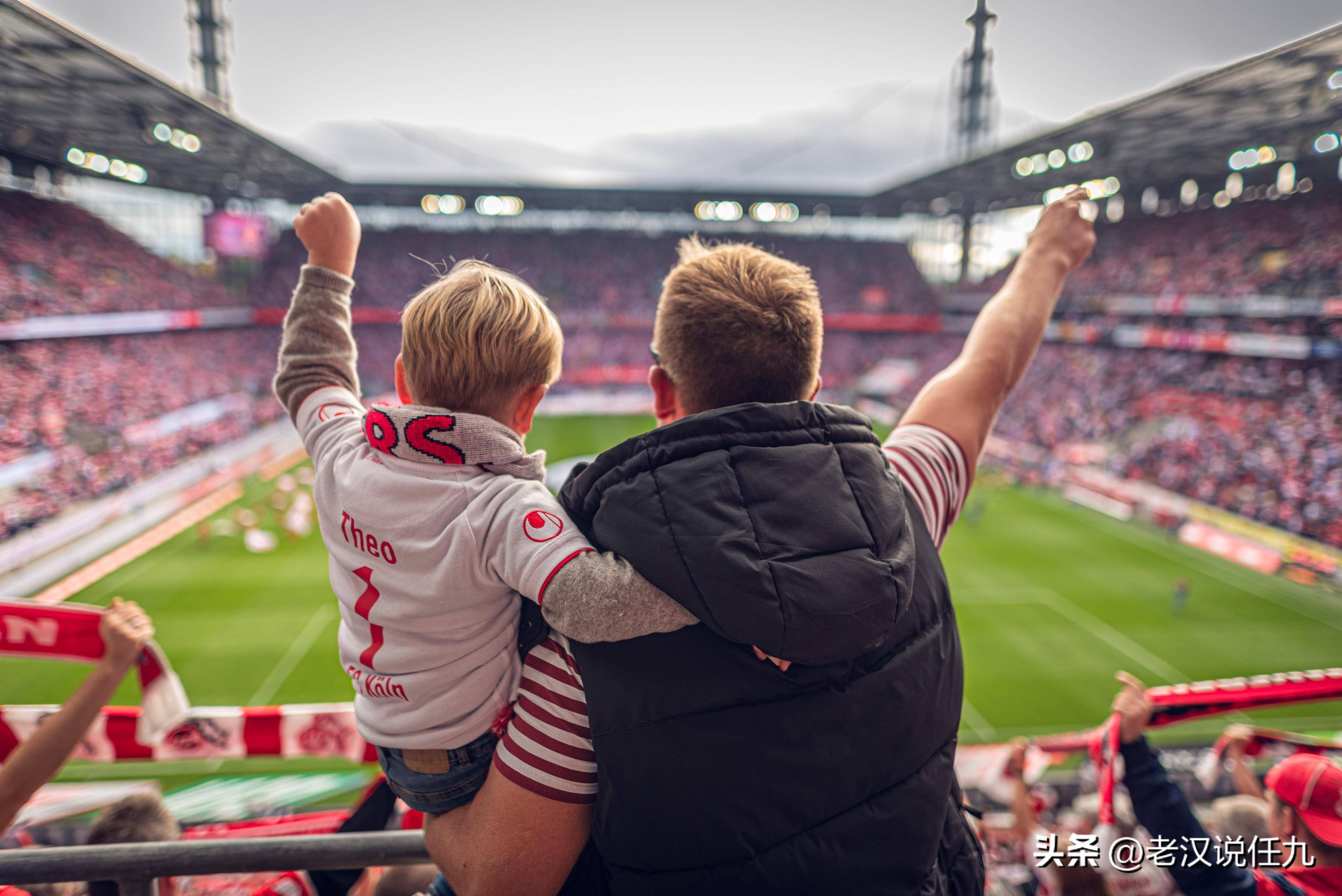 沙尔克04客场逆袭，取得关键胜利