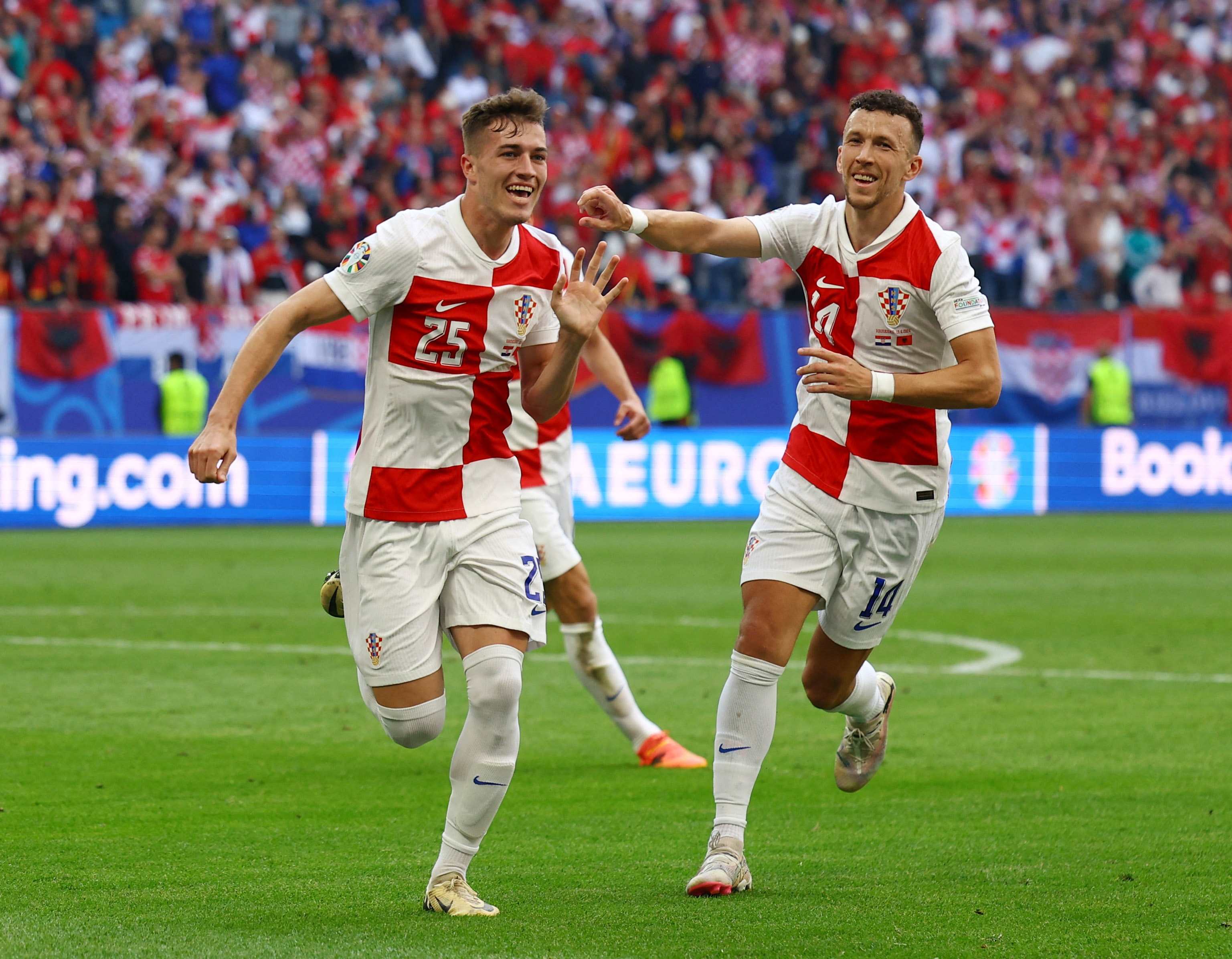 开云官网-包含精彩回合！欧洲俱乐部风采尽显的足球赛事的词条