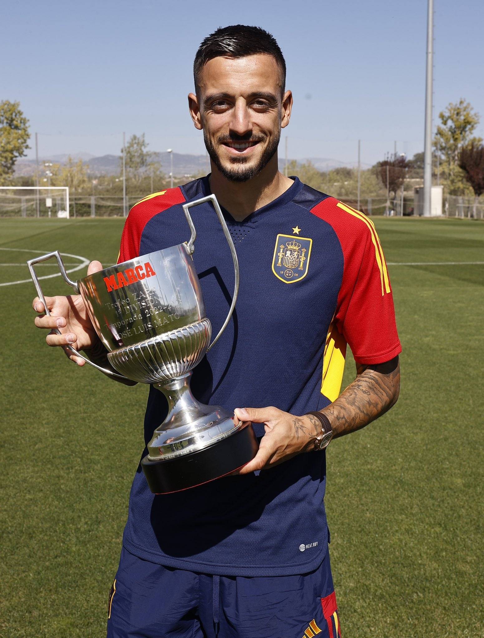 里昂前锋大放异彩,砍下多粒进球为球队锁定胜局 里昂前锋大放异彩,砍下多粒进球为球队锁定胜局