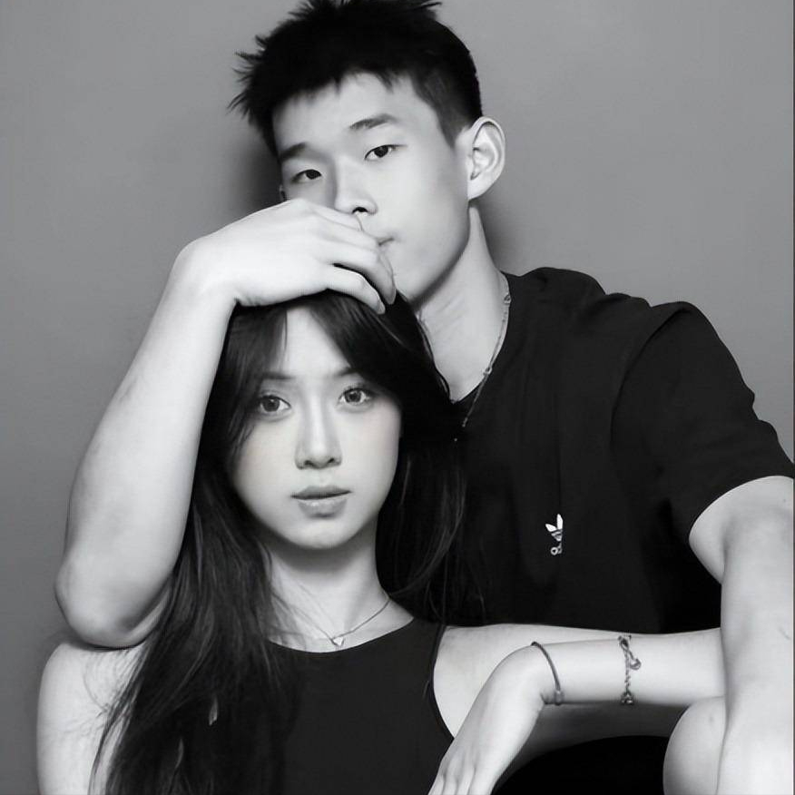 某队年轻新星亮相，成为全场焦点