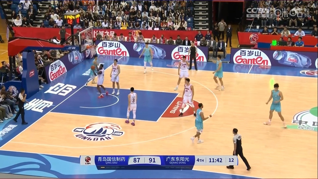 青岛赢得精彩比赛，终结对手连胜