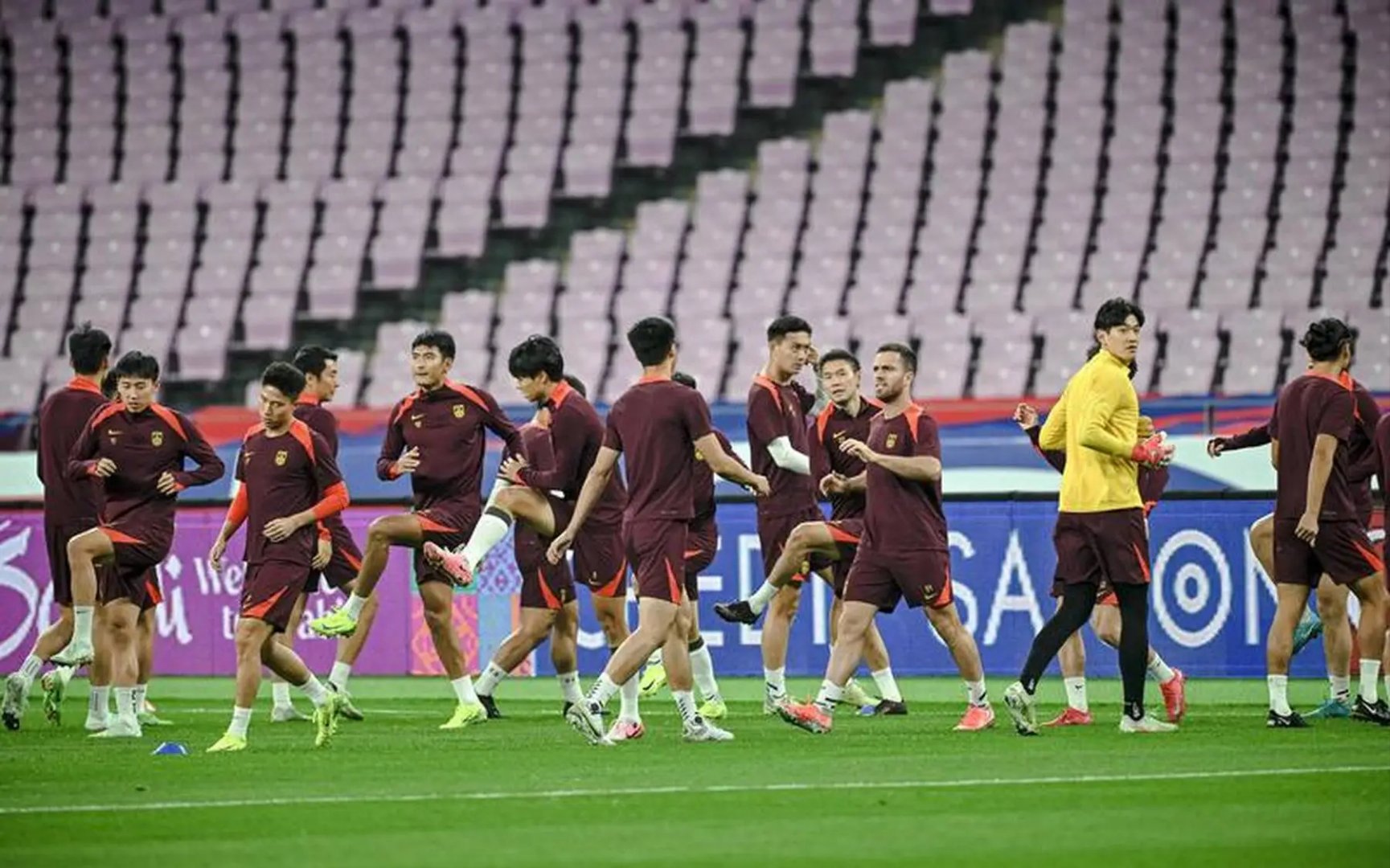 世界级豪门球队在亚洲展开激烈角逐，激情无限