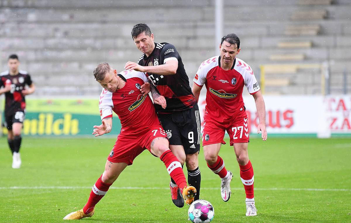 关于弗赖堡客场战平，保住中游位置的信息