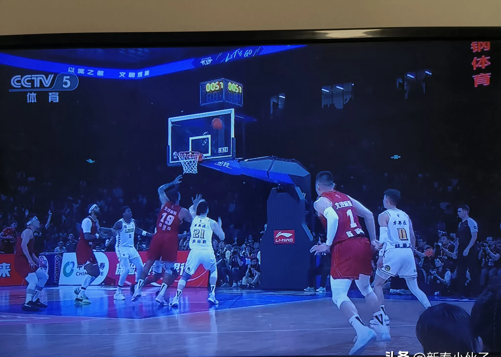 包含罚球点外射进绝杀球，球队主场再度掀翻对手的词条