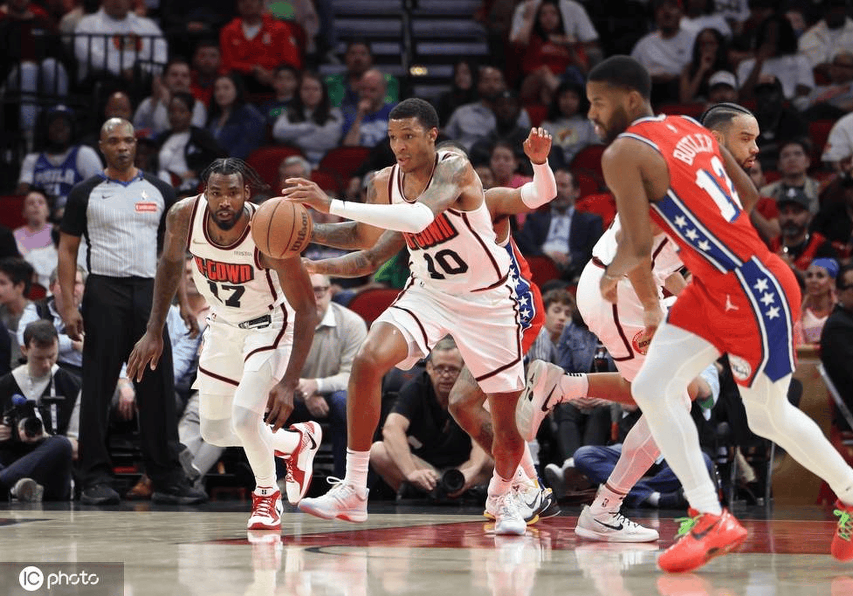 费城惊魂!76人半篮球莱铭克勇夺联盟的简单介绍 费城惊魂!76人半篮球莱铭克勇夺联盟的简单介绍