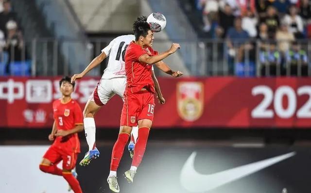 国内足球联赛剧情跌宕起伏,球员表现神勇的简单介绍 国内足球联赛剧情跌宕起伏,球员表现神勇的简单介绍