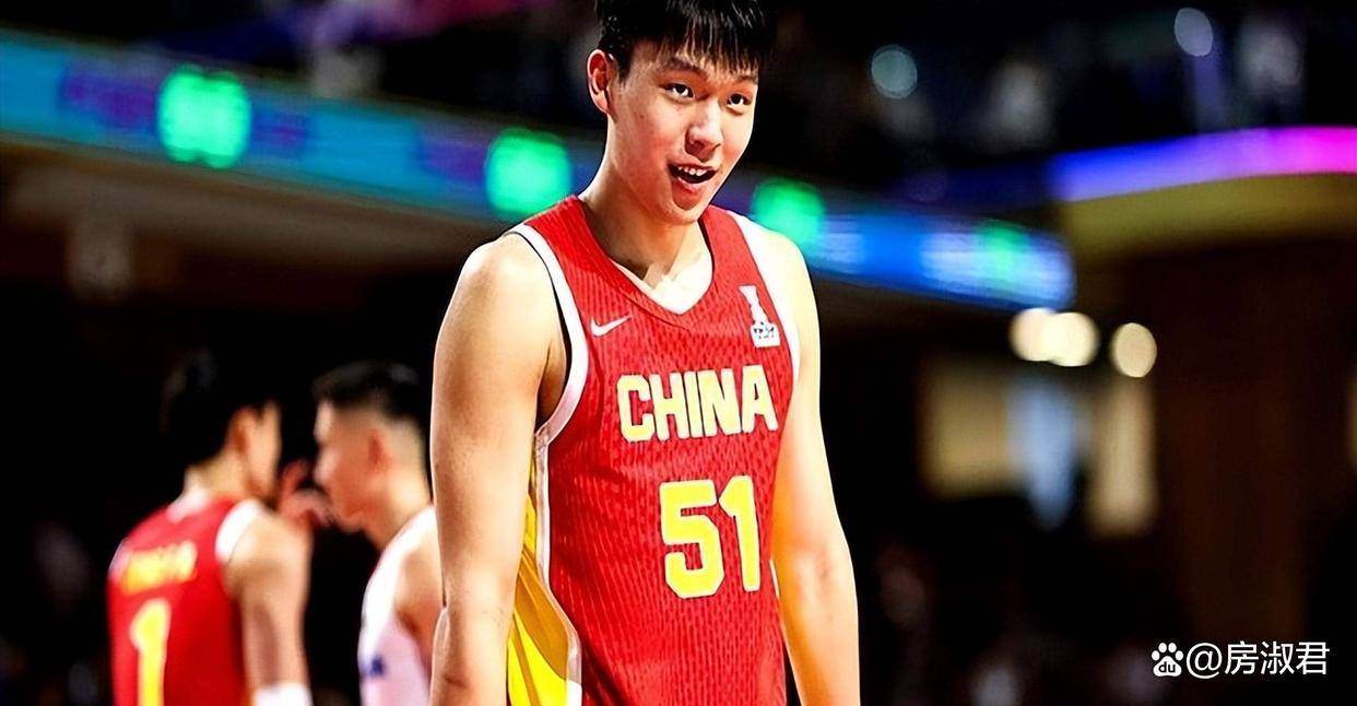 篮球官方宣布新一季签约球员名单,引发球迷热议 篮球官方宣布新一季签约球员名单,引发球迷热议