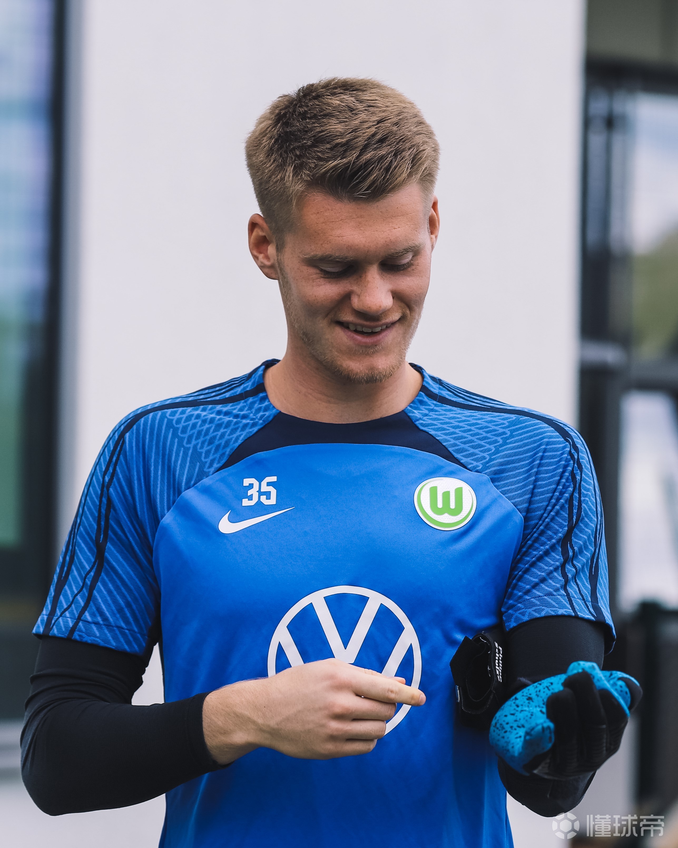 开云体育APP下载-包含沃尔夫斯堡球员表现抢眼，全队士气高涨的词条