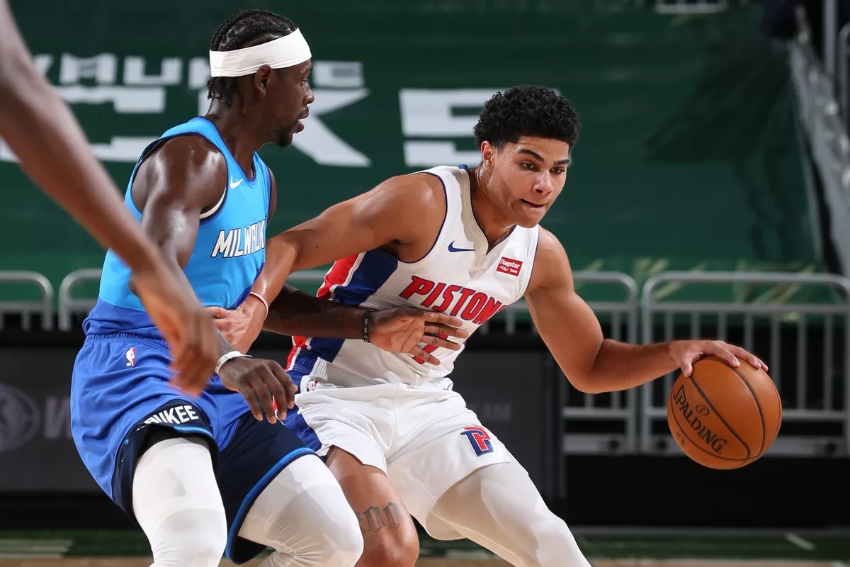 活塞队新秀表现抢眼,成为新赛季黑马 活塞队新秀表现抢眼,成为新赛季黑马