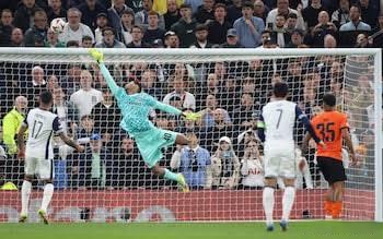 开云体育登录-热刺门将表现神勇，助球队客场取胜