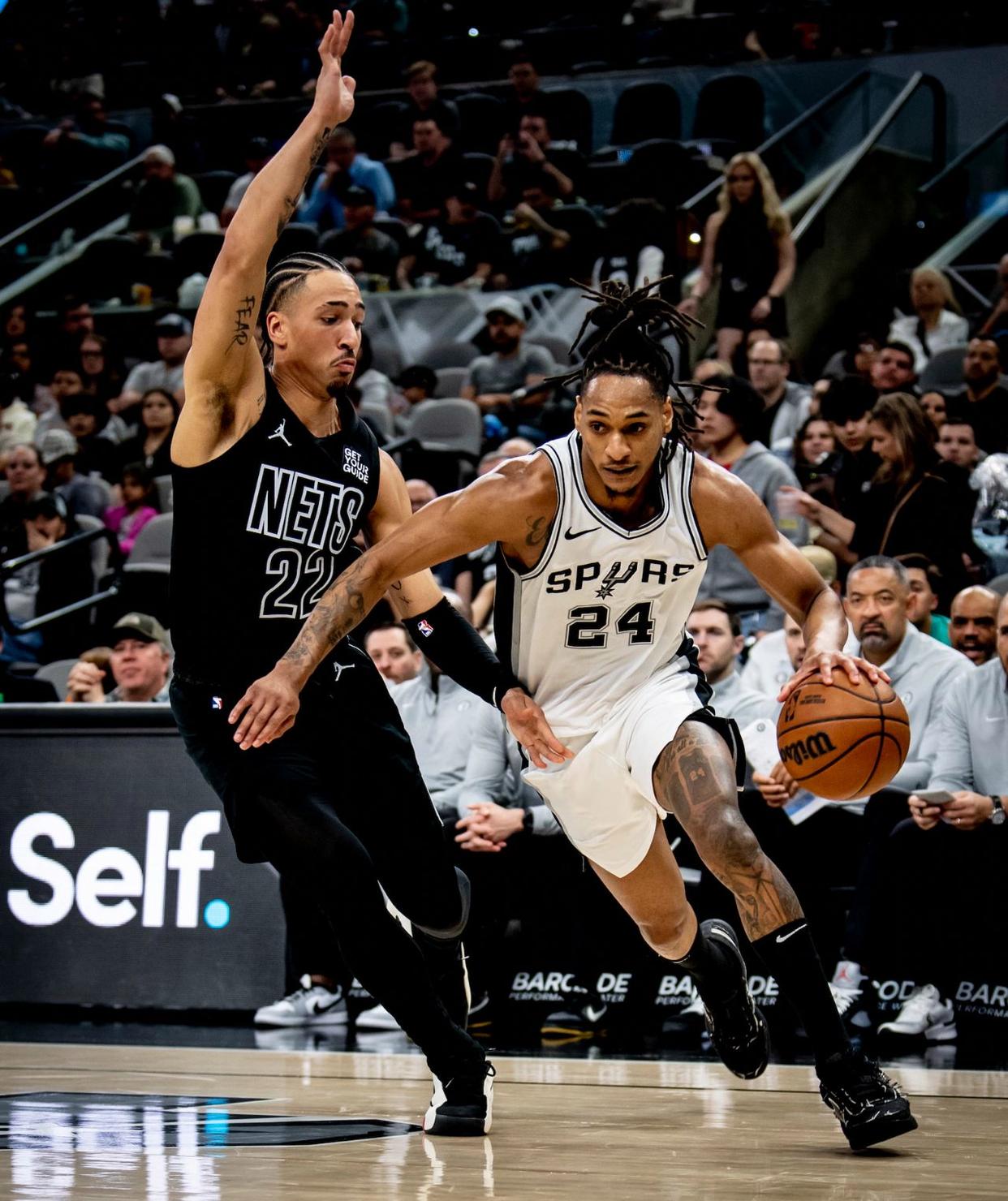 马刺队战术调整取得连胜