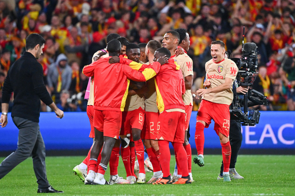 开云官网-勃鲁日茨实现一连串胜利，率先升至榜首位置