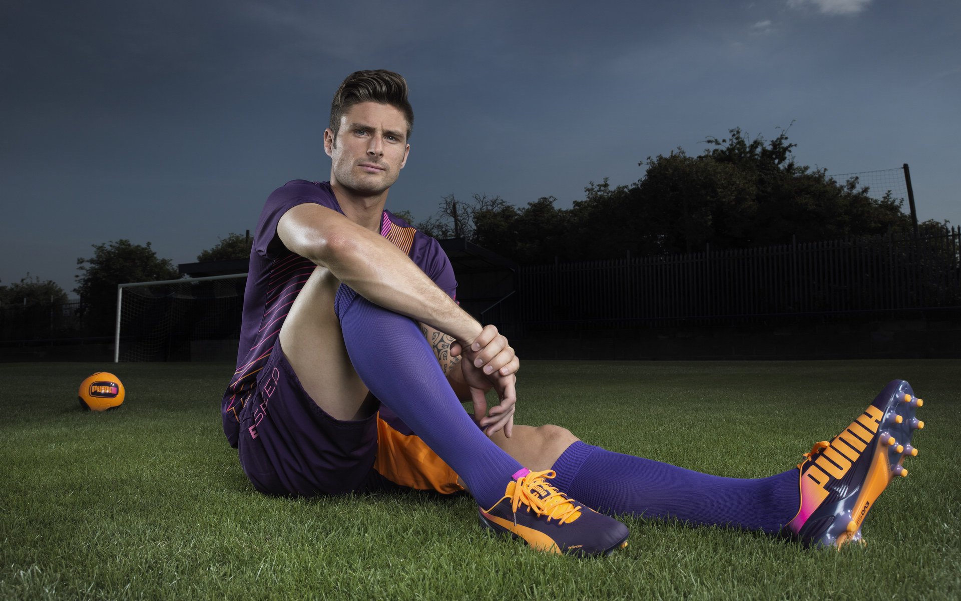 当欧洲红魔碾过德甲新贵，萨拉赫的烈焰映照不出一场团队的黄昏